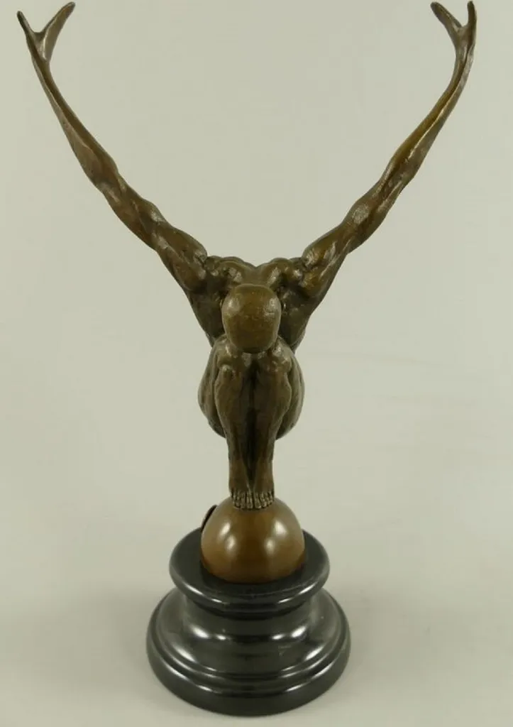 Sculpture en bronze avec socle marbre pour une déco intérieure élégante