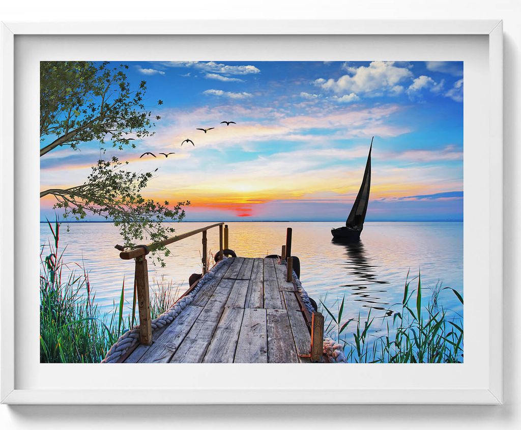 Segelboot auf einem See– Wandbild mit Rahmen – Gerahmtes Bild – Wanddekoration – 80x60 cm – Weiß Rahmen