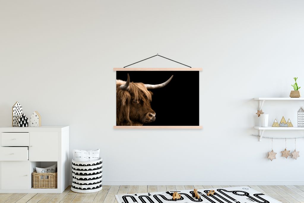 MuchoWow Textilposter Schottisches Hochlandrind - Tiere - Kuh 120x80 cm mit holzfarbenen Rahmen - Aufhängeset