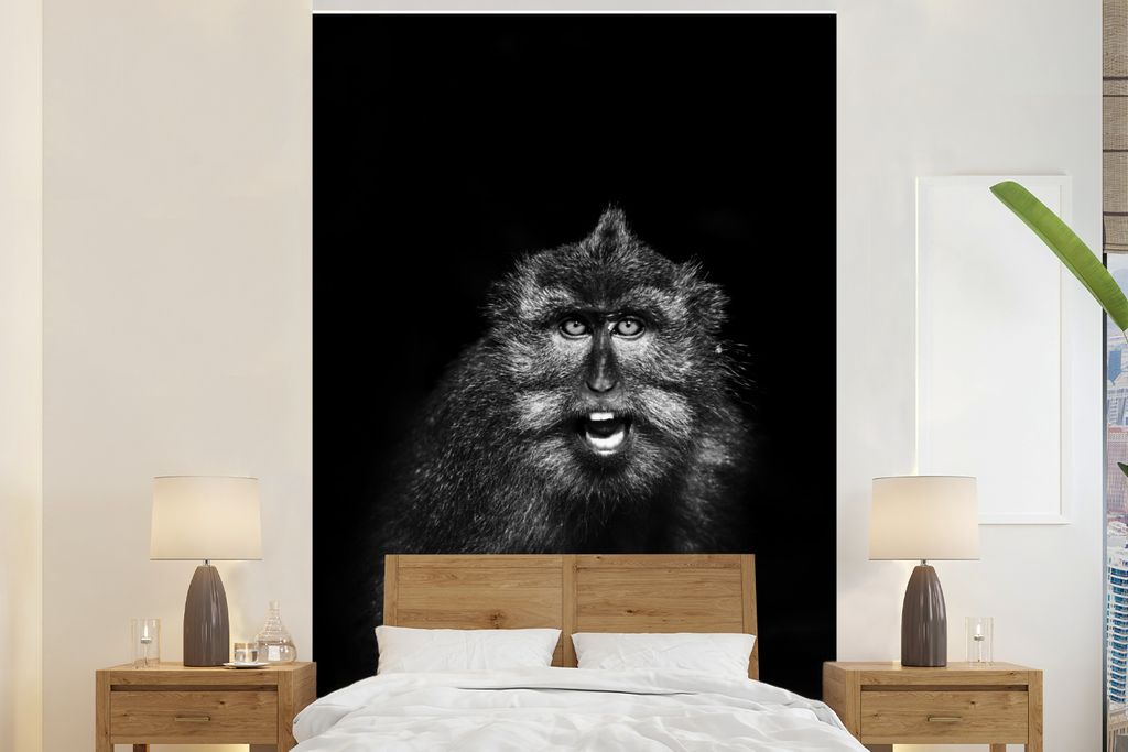 MuchoWow Fototapete für Wohnzimmer oder Schlafzimmer Wandtapete Vinyl Motivtapete Tierprofil Makake in schwarz und weiß - 195x300 cm - Das Hint...
