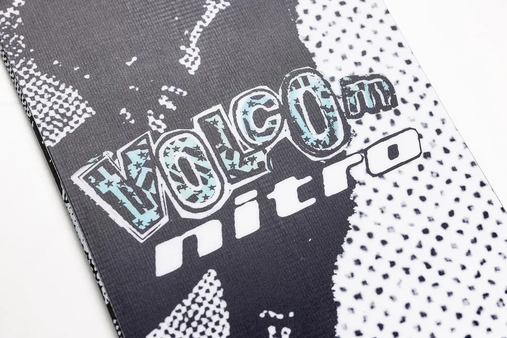 Snowboard Nitro Alternator X Volcom 157 - Planche de Freeride Polyvalente