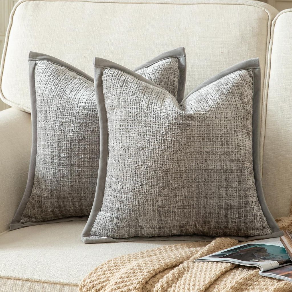 Set aus 2 hellgrauen Chenille-Kissenbezügen, 50x50 cm, mit Samtrückseite, für Sofa, Schlafzimmer oder Wohnzimmer.