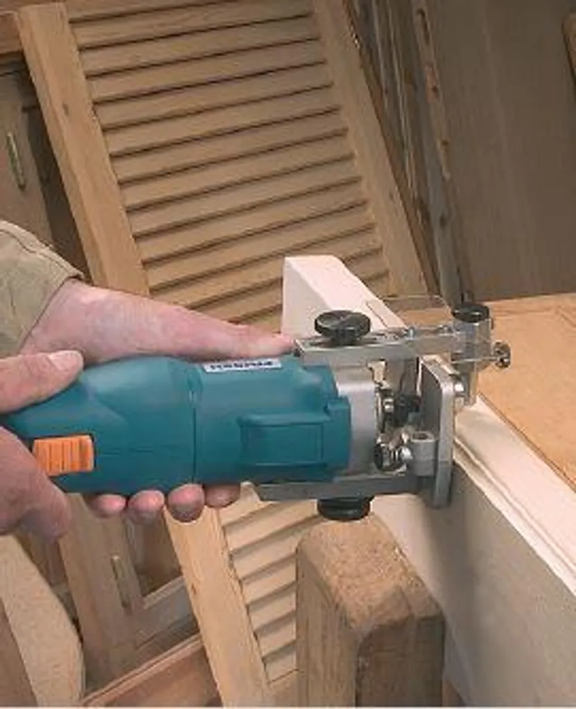 Affleureuse de précision pour bois Virutex FR192N avec base réglable 8mm