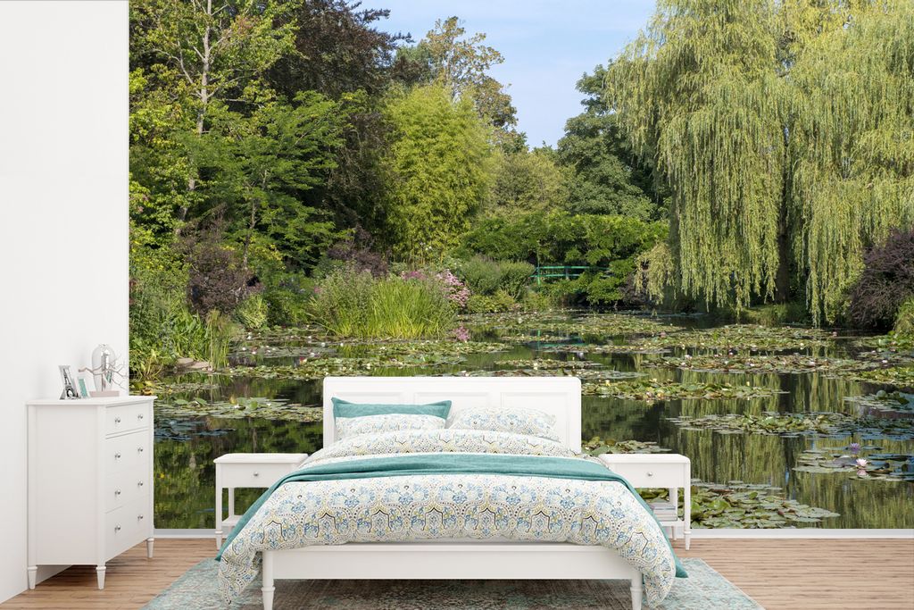 MuchoWow Fototapete für Wohnzimmer oder Schlafzimmer Wandtapete Vinyl Motivtapete Die japanische Brücke aus der Ferne an einem Sommertag im Gar...