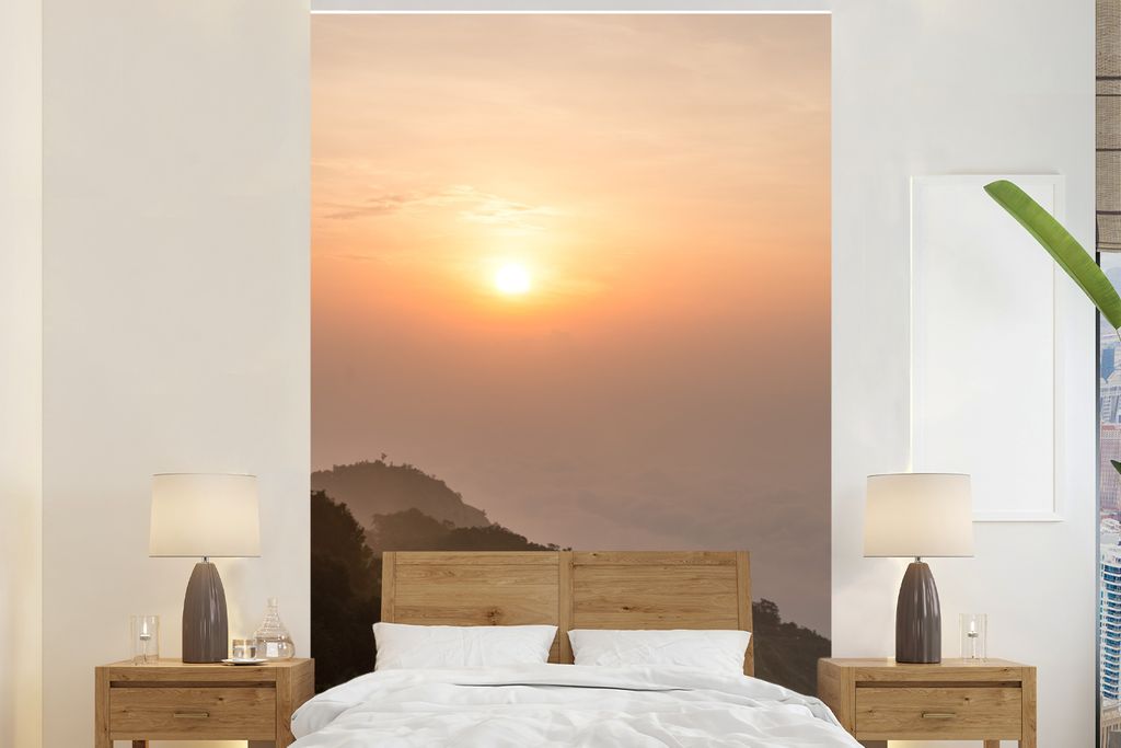 MuchoWow Fototapete für Wohnzimmer oder Schlafzimmer Wandtapete Vinyl Motivtapete Der Sonnenuntergang überragt die Berge des Phu Hin Rong Kla-N...