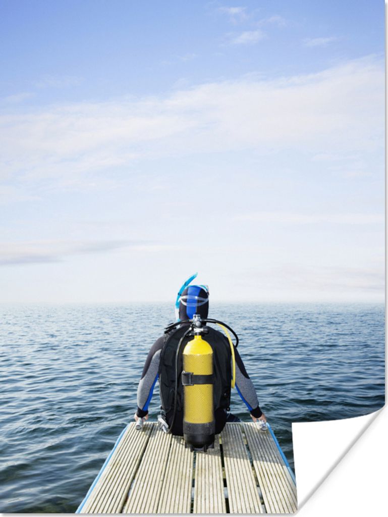 MuchoWow Poster Ein Taucher taucht gerade ins Meer 90x120 cm - Wohnzimmer