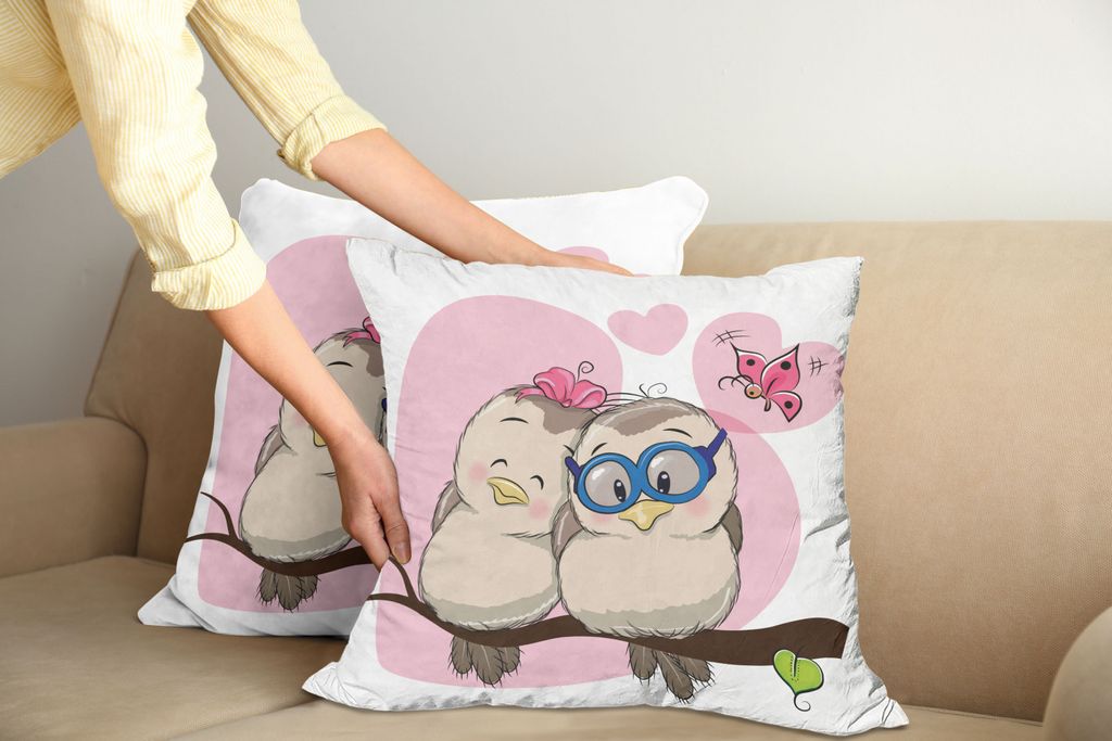 ABAKUHAUS Liebe Kissenbezug Set (2Stück), Zwei Niedliche Cartoon Vögel Sitzt Auf Einer Bee Smiling Loving Valentine, 45x45cm, Pale Pink Beige Taupe