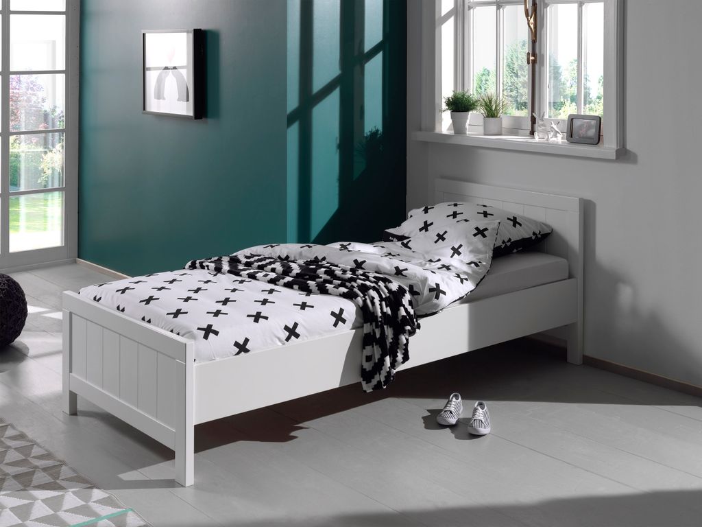 Diese ERIK-Kombination in Weiß besteht aus einem Bett (90x200) und einem passenden Lattenrost.