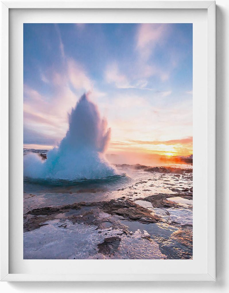 Geysir auf der Insel Island– Wandbild mit Rahmen – Gerahmtes Bild – Wanddekoration – 60x80 cm – Weiß Rahmen