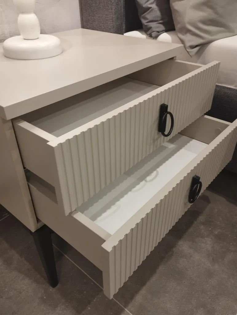 Table de nuit design pour optimiser votre déco de chambre de luxe