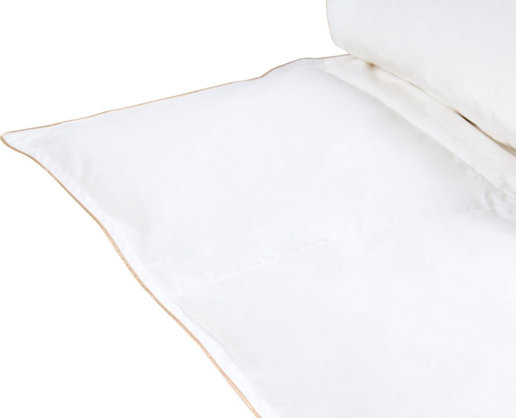 BELIANI Bettdecke Weiß Entenfedern Entendaunen Mittelwarm 220 x 240 cm Bezug aus Baumwolle Waschbar Natürliche Füllung Frühling Sommer