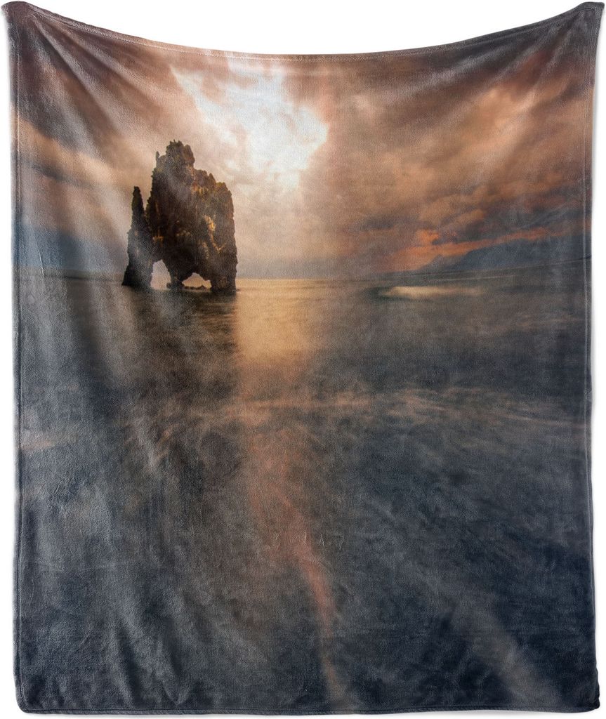 ABAKUHAUS Island Weich Flanell Fleece Decke, Hvitserkur Felsformation an der Nordküste, 175 x 230 cm, Braun Blaugrau