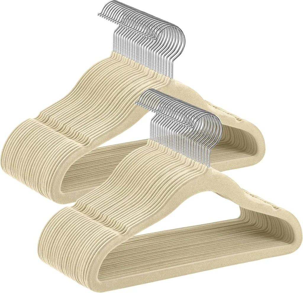 Set de 50 cintres enfants en velours beige sable avec crochet rotatif