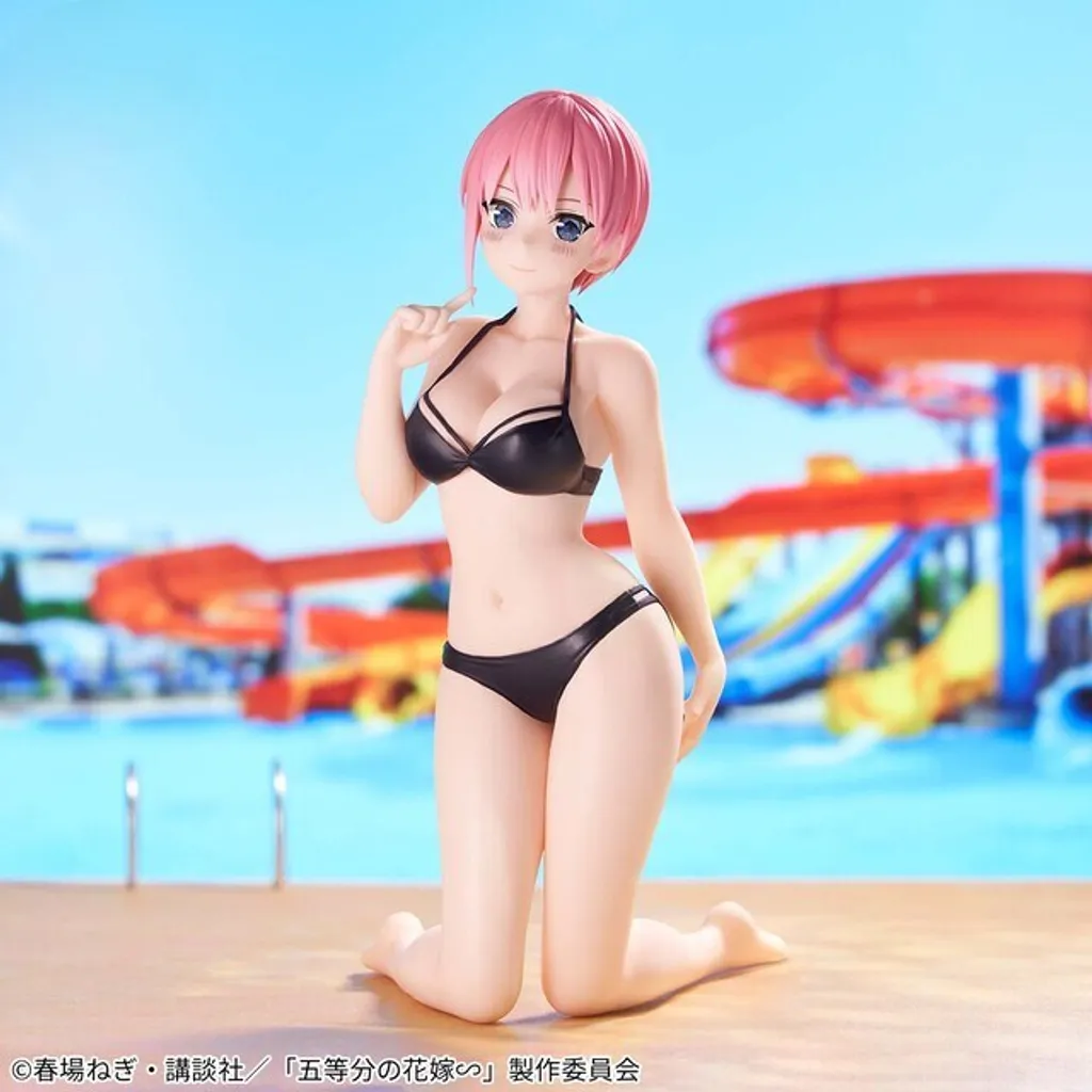 Statuette Ichika Nakano pour décorer une bibliothèque de mangas - 2