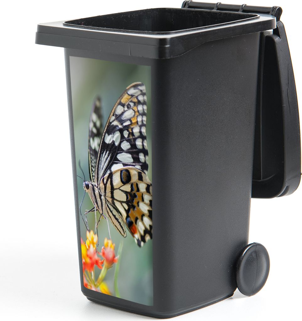 MuchoWow Mülltonnenaufkleber Seiten Schmetterling auf Blume 44x98 cm - Containeraufkleber - Aufkleber - Mülltonnen-Aufkleber