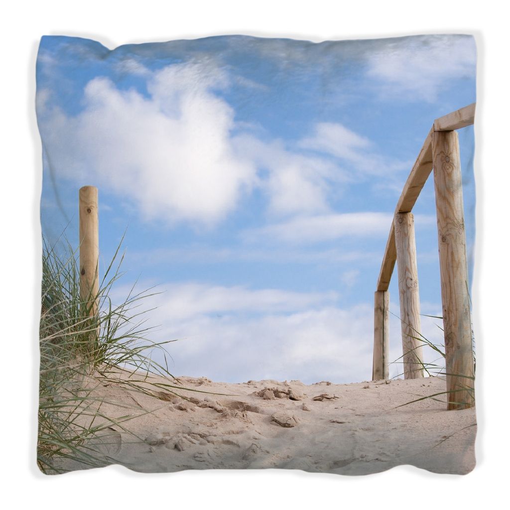 Wallario Premium Kissen, weiche Oberfläche, mit Motiv Auf der Holztreppe zum Strand, Größe: 30 x 30 cm, mit weißer Rückseite