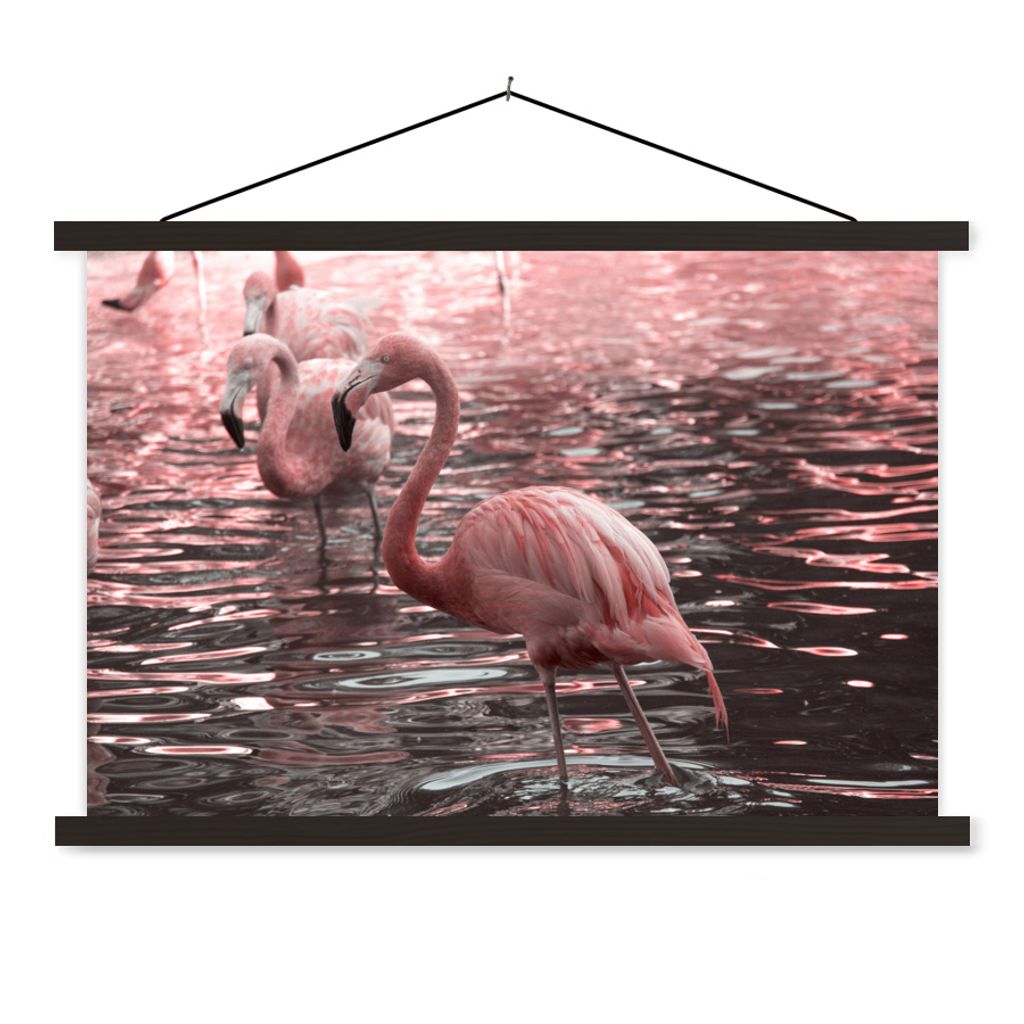 MuchoWow Textilposter Eine Gruppe von Flamingos steht im Wasser 60x40 cm mit schwarzem Rahmen - Hölzernes
