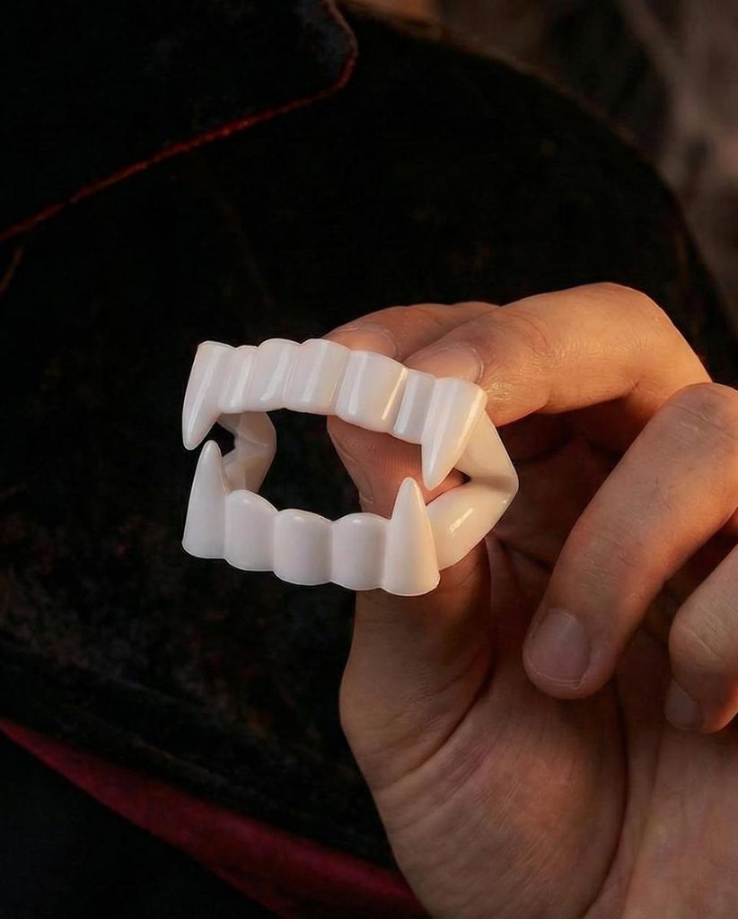 Preiswerte Dracula Zähne als Vampir Gebiss - Kostüm Produktbild 