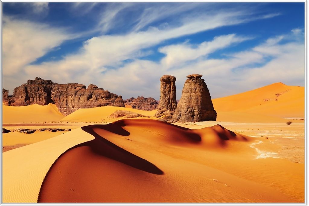 Wallario Wandbild Felsen und Sand in der Sahara Wüste, Größe: 61 x 91,50 cm, Poster mit weißem Aluminiumrahmen
