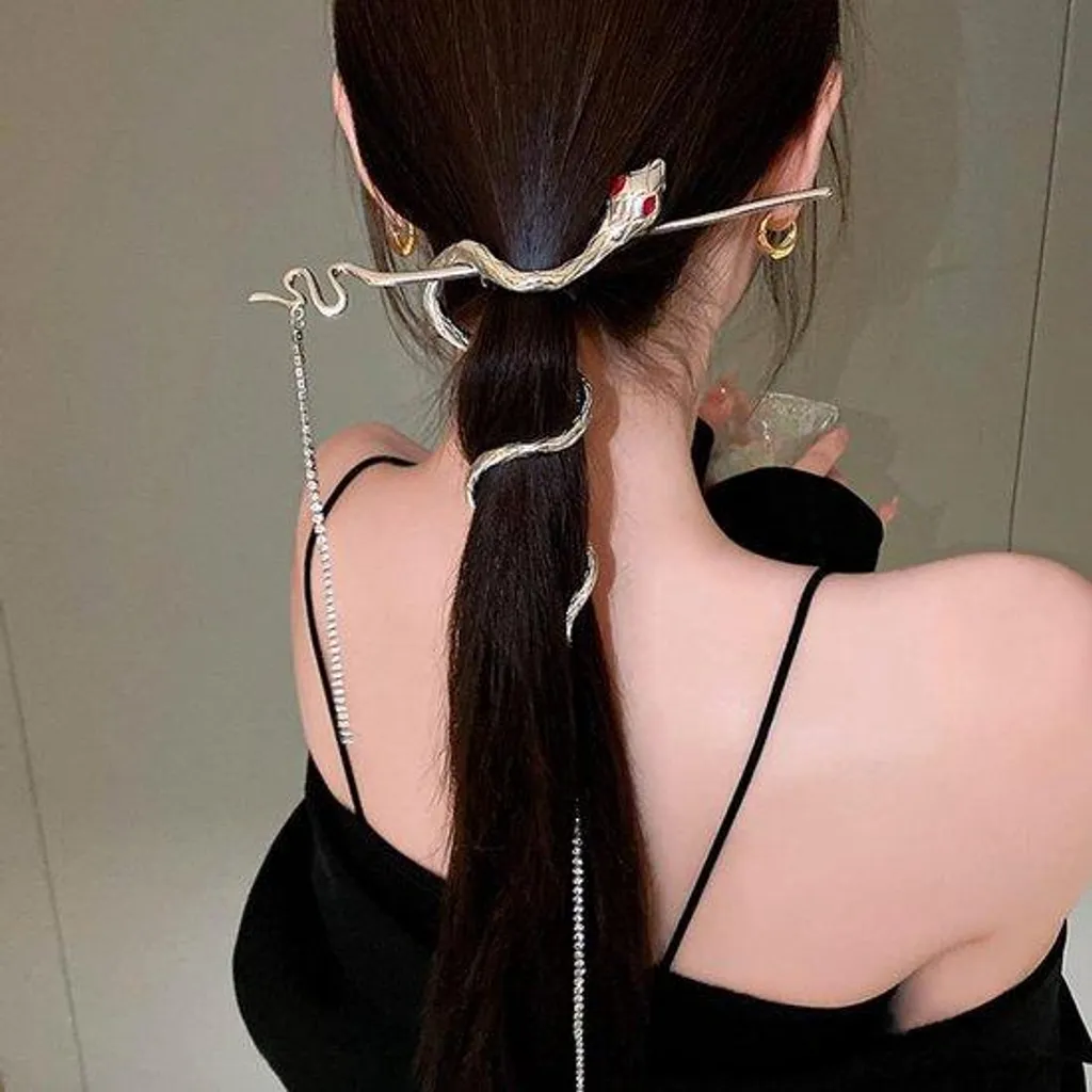 Pince à cheveux punk argentée : accessoire de tête original cheveux longs