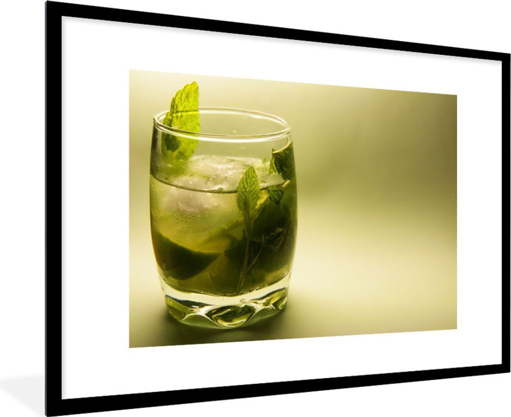 MuchoWow Gerahmtes Poster Mojito-Cocktail auf einem grünen Hintergrund 90x60 cm - Poster mit Schwarzem Bilderrahmen Wandposter Rahmen Foto Bilde...