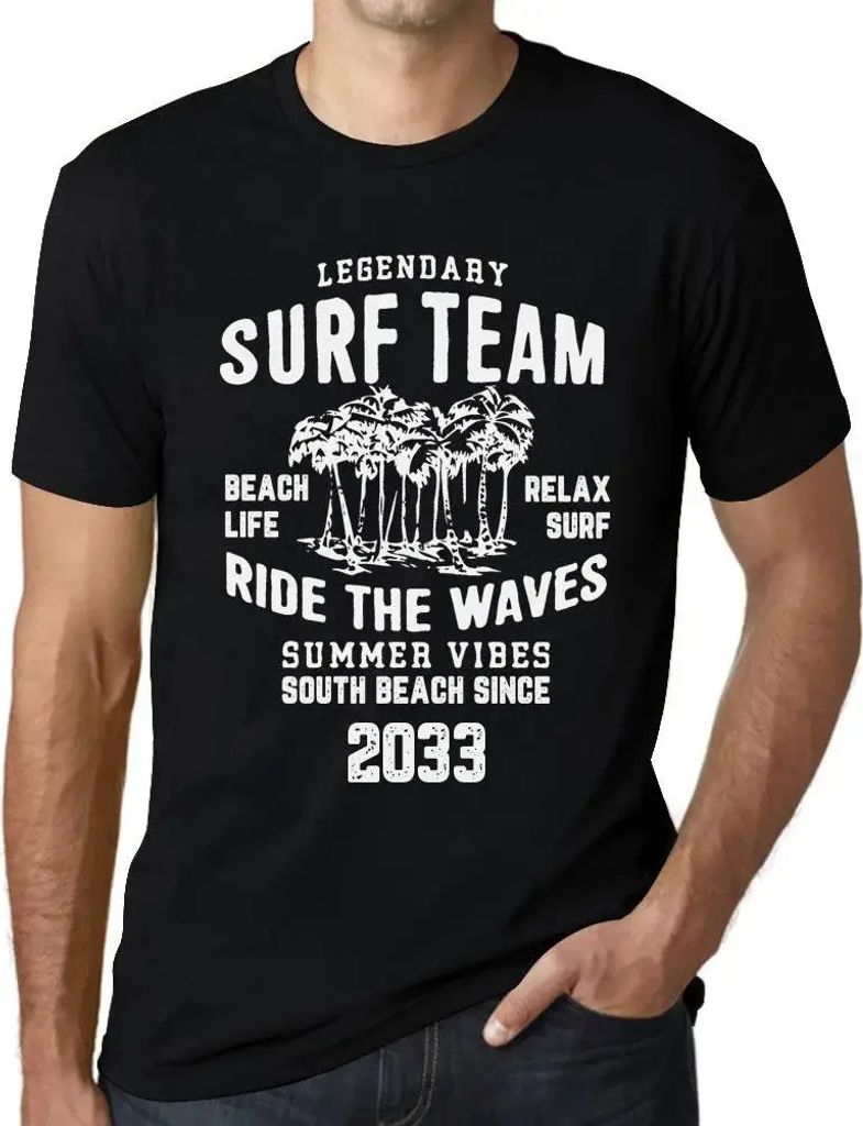 Herren Grafik T-Shirt Surf-Team Strandleben Reiten Sie die Wellen seit 2033 – Surf Team Beach Life Ride the Waves Since 2033 – Öko-Verantwortlich