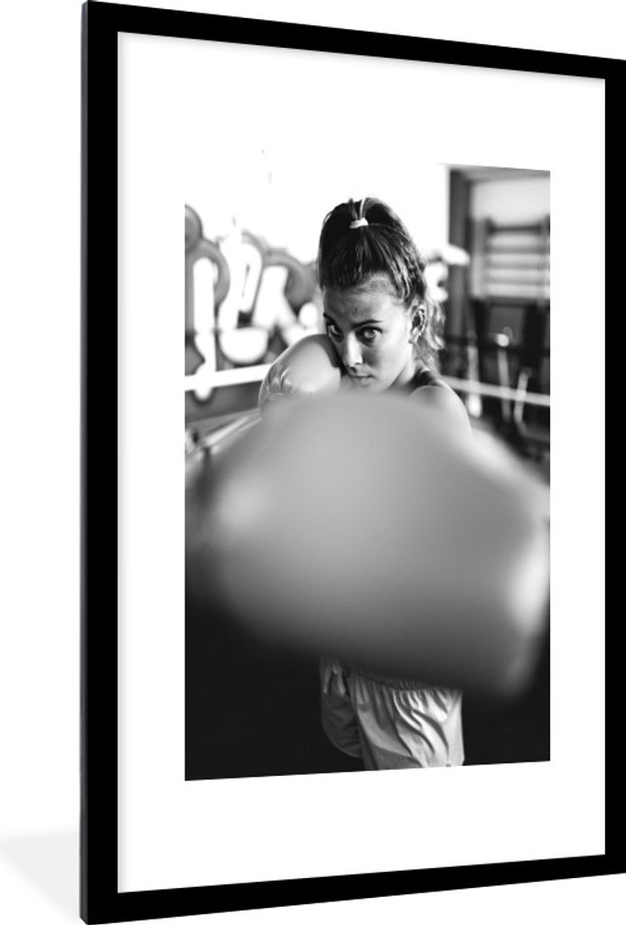 MuchoWow Gerahmtes Poster Boxen - Frauen - Boxhandschuh - Sport 60x90 cm - Poster mit Schwarzem Bilderrahmen Wandposter Rahmen Foto Bilder - Deko...