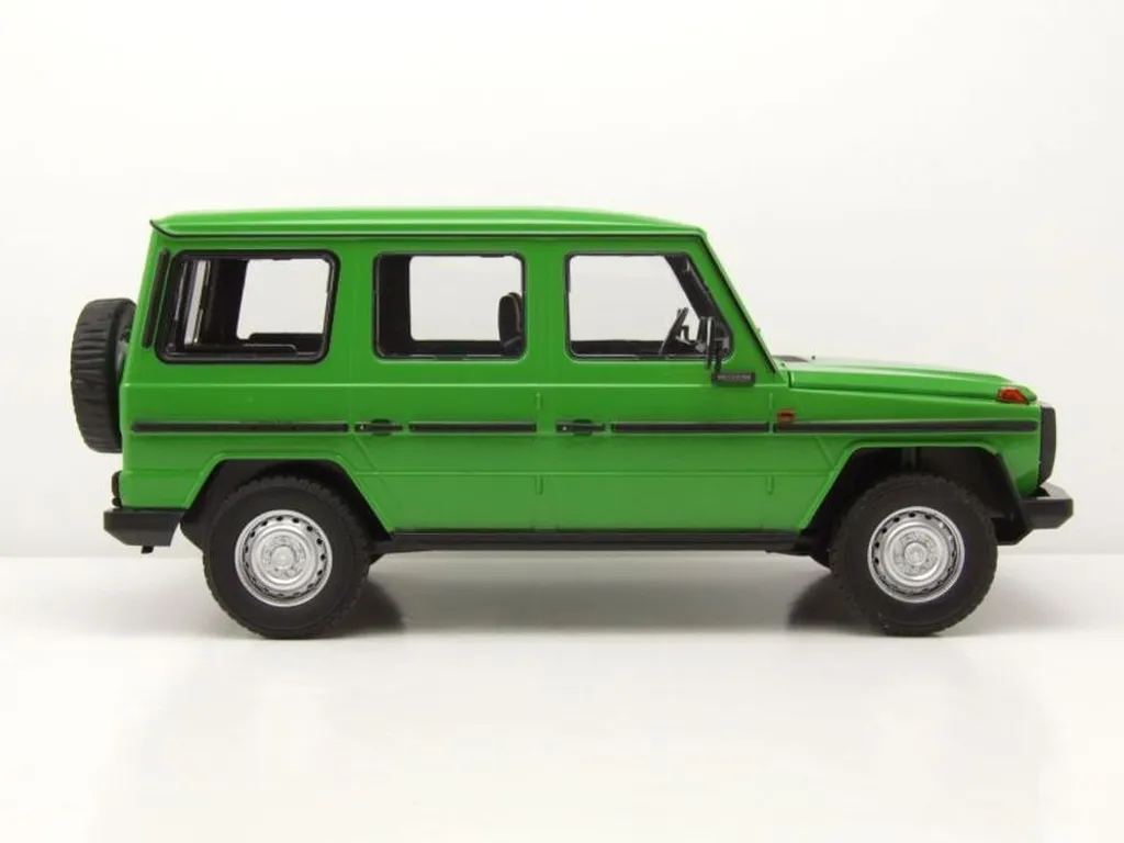 Mercedes-Benz Classe G Modèle Long 1980 Minichamps 1:18 en Métal Argent - 4