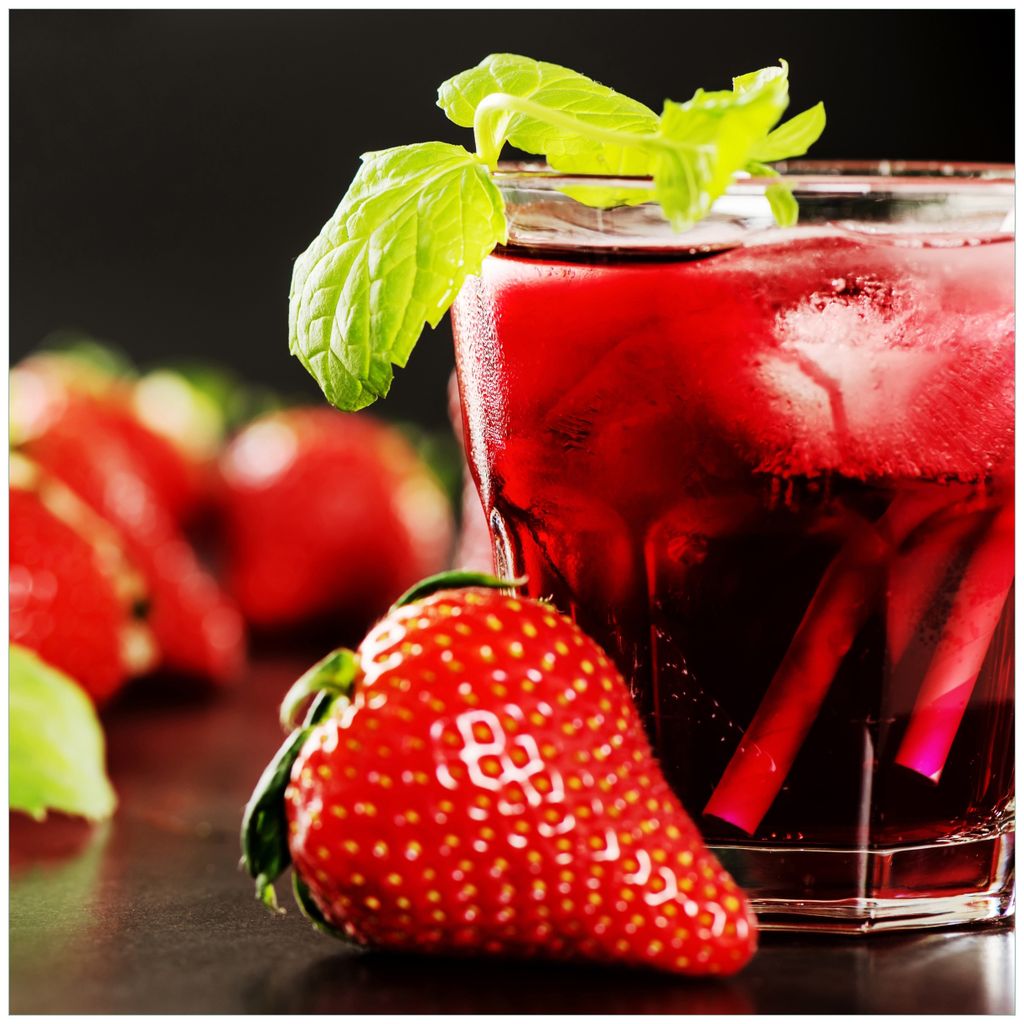 Wallario Wandbild aus Acryl, 50 x 50 cm, freischwebende Optik - Erdbeer-Mojito - Frische Erdbeeren