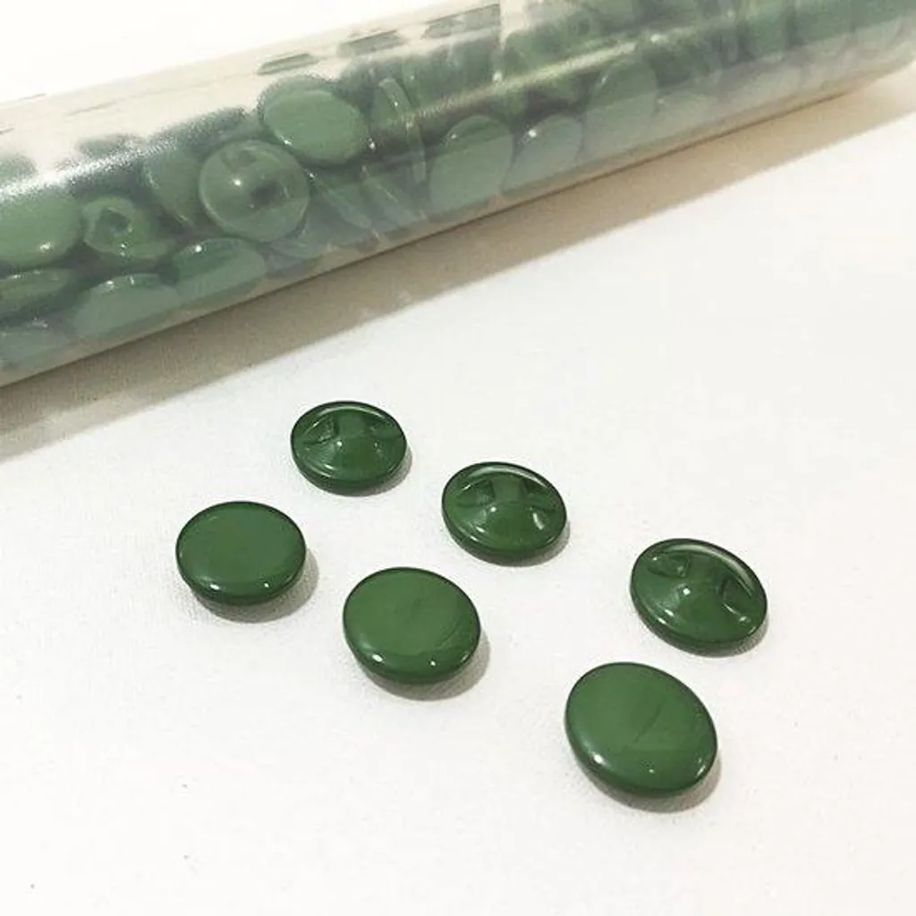 Boutons plastiques verts 11 mm pour customisation de vêtements bébé