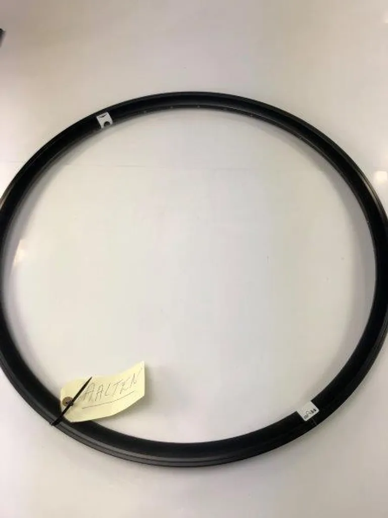 Jante Thompson Rim Elegance 30 mm - Profil Aéro en Aluminium Noir Mat