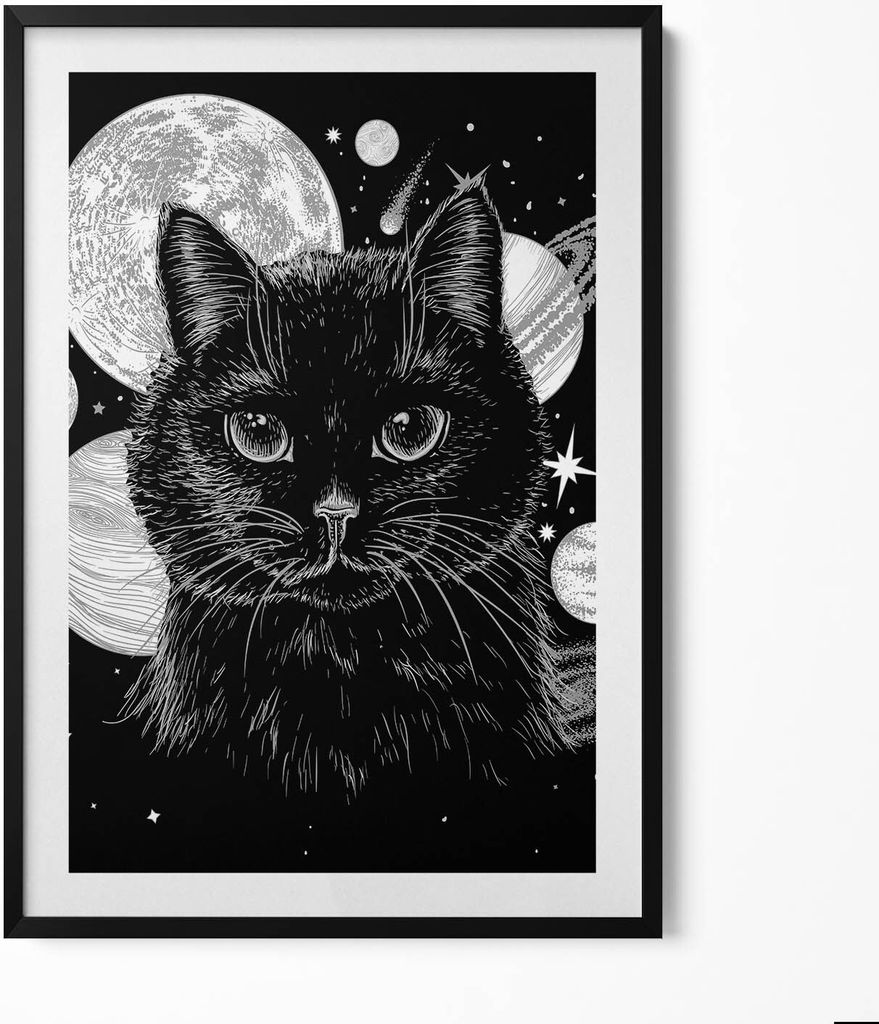 Magische schwarze Katze und Kosmos– Wandbild mit Rahmen – Gerahmtes Bild – Wanddekoration – 70x100 cm – Schwarz Rahmen