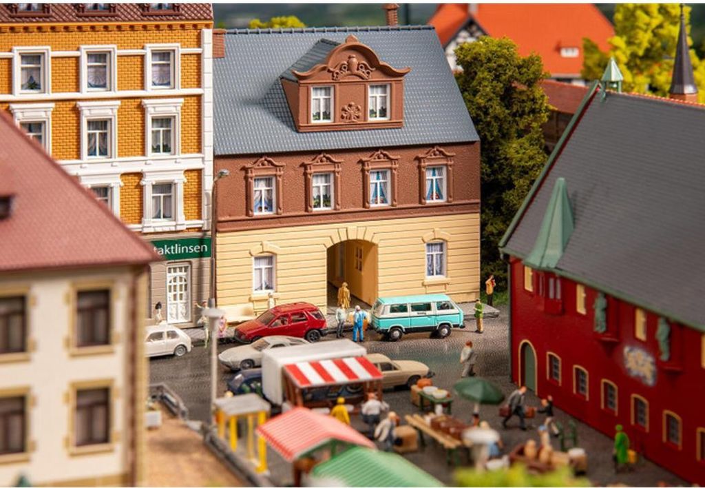 Faller 232178 Spur N Bausatz od. Zubehör Stadthaus mit Durchfahrt