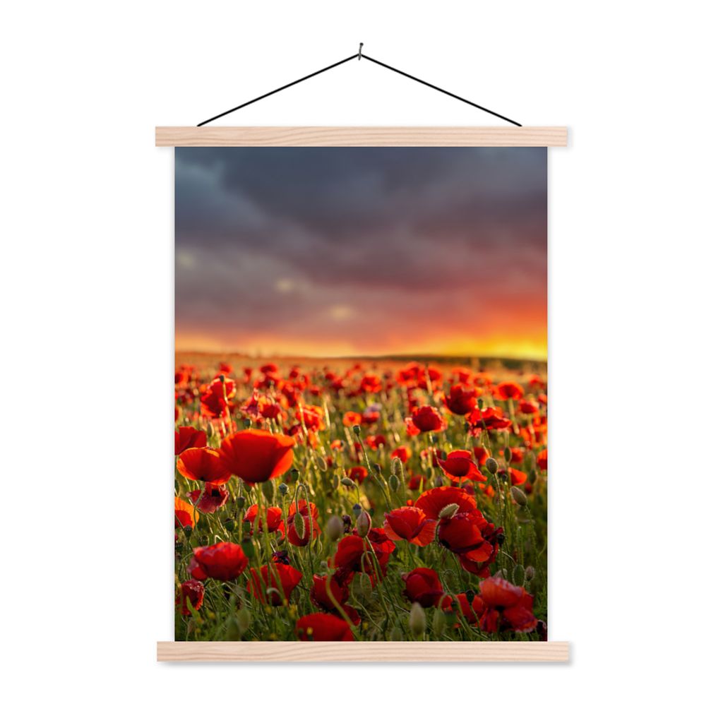 MuchoWow Textilposter Sonnenuntergang über einem Feld von Mohnblumen 60x80 cm mit holzfarbenen Rahmen - Wandbild