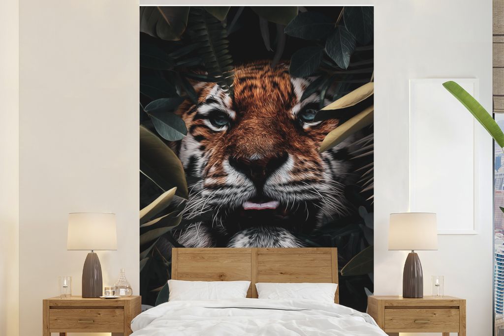 MuchoWow Fototapete für Wohnzimmer oder Schlafzimmer Wandtapete Vinyl Motivtapete Tiger - Nahaufnahme - Pflanzen - 225x350 cm - Schlafzimmer tapete