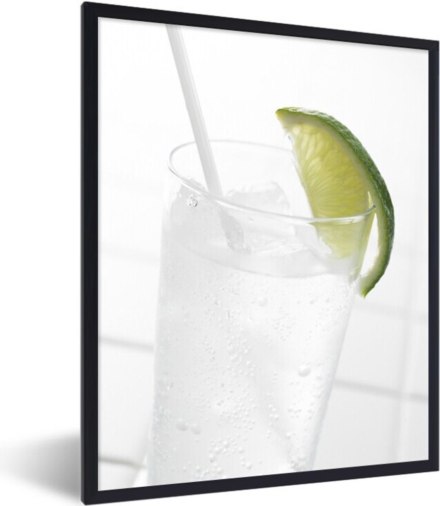 MuchoWow Gerahmtes Poster Ein Glas Gin und Limettenscheiben 30x40 cm - Poster mit Schwarzem Bilderrahmen Wandposter Rahmen Foto Bilder - Wanddeko...