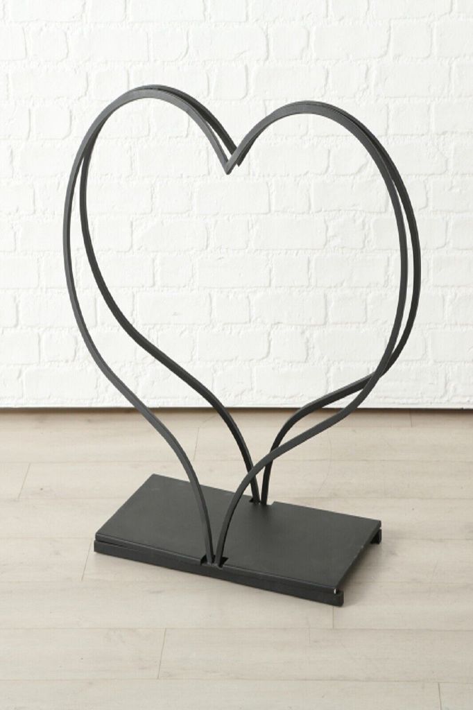 Eisenregal für Brennholz herzförmig schwarz H 78 cm Hochzeitsgeschenk