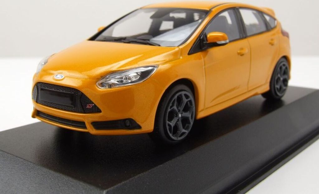 Maxichamps 940081901 Ford Focus ST 2011 orange metallic 1:43