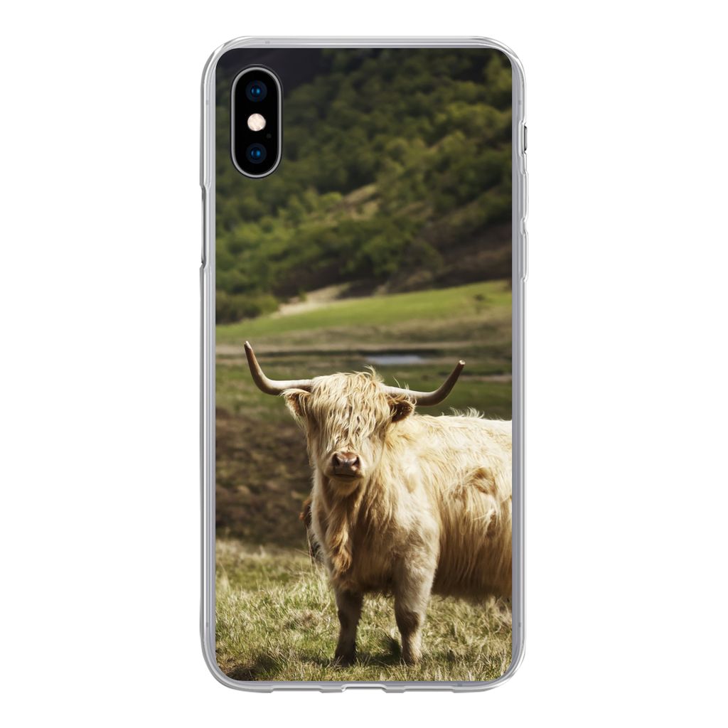 MuchoWow Handyhülle Schutzhülle Hülle für iPhone Xs Schottische Highlander - Pfad - Wald Silikon Softcase Handy Hülle - Handytasche