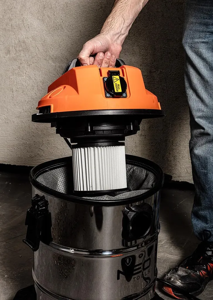 Aspirateur eau poussière contre les débris de chantier difficiles - 4