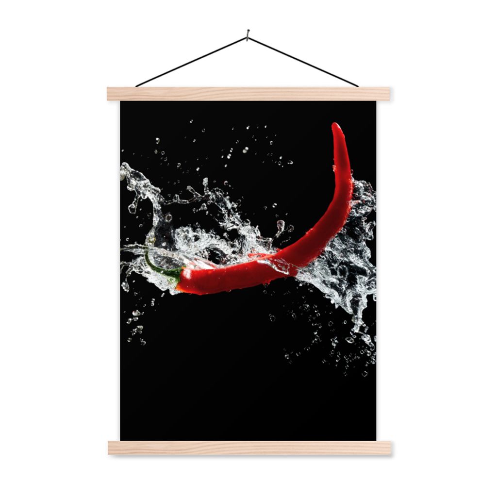 MuchoWow Textilposter Chilischote - Stilleben - Wasser - Schwarz - Rot 40x53 cm mit holzfarbenen Rahmen - Schlafzimmer