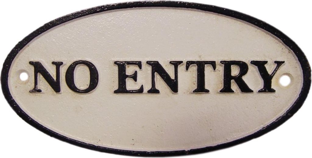 Ein gusseisernes "Betreten verboten" Schild Replikat Retro Design Dekoration