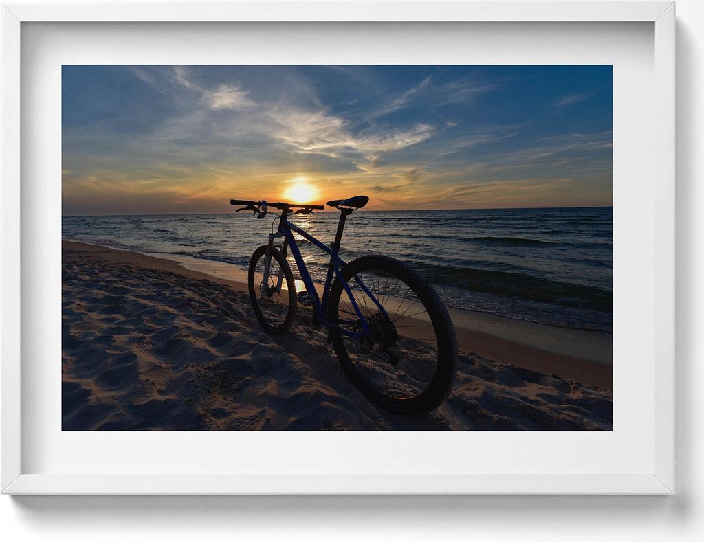 Fahrrad Ostsee– Wandbild mit Rahmen – Gerahmtes Bild – Wanddekoration – 70x50 cm – Schwarz Rahmen