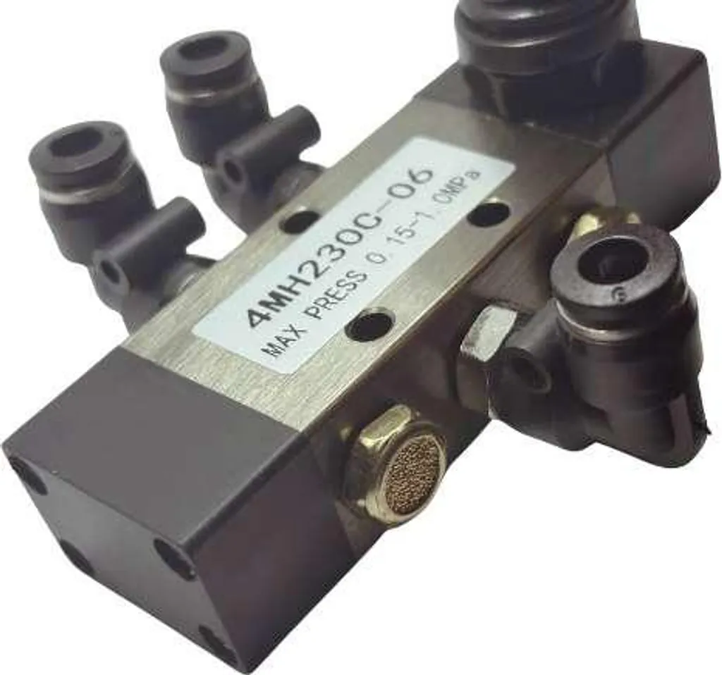 Commande pneumatique joystick pour réparation de bras de démonte-pneu