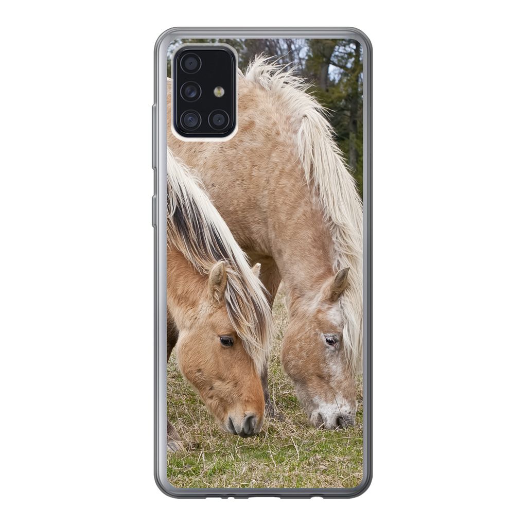 MuchoWow Handyhülle Schutzhülle Hülle für Samsung Galaxy A52 5G Zwei grasende Fjordpferde auf einer Wiese Silikon Softcase Handy Hülle - Ums...