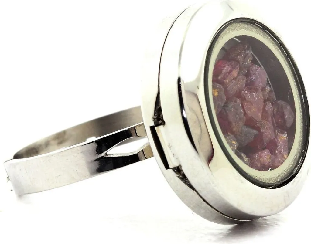 Bague en rubis brut de 3 carats monture griffes ornée de pierre rouge
