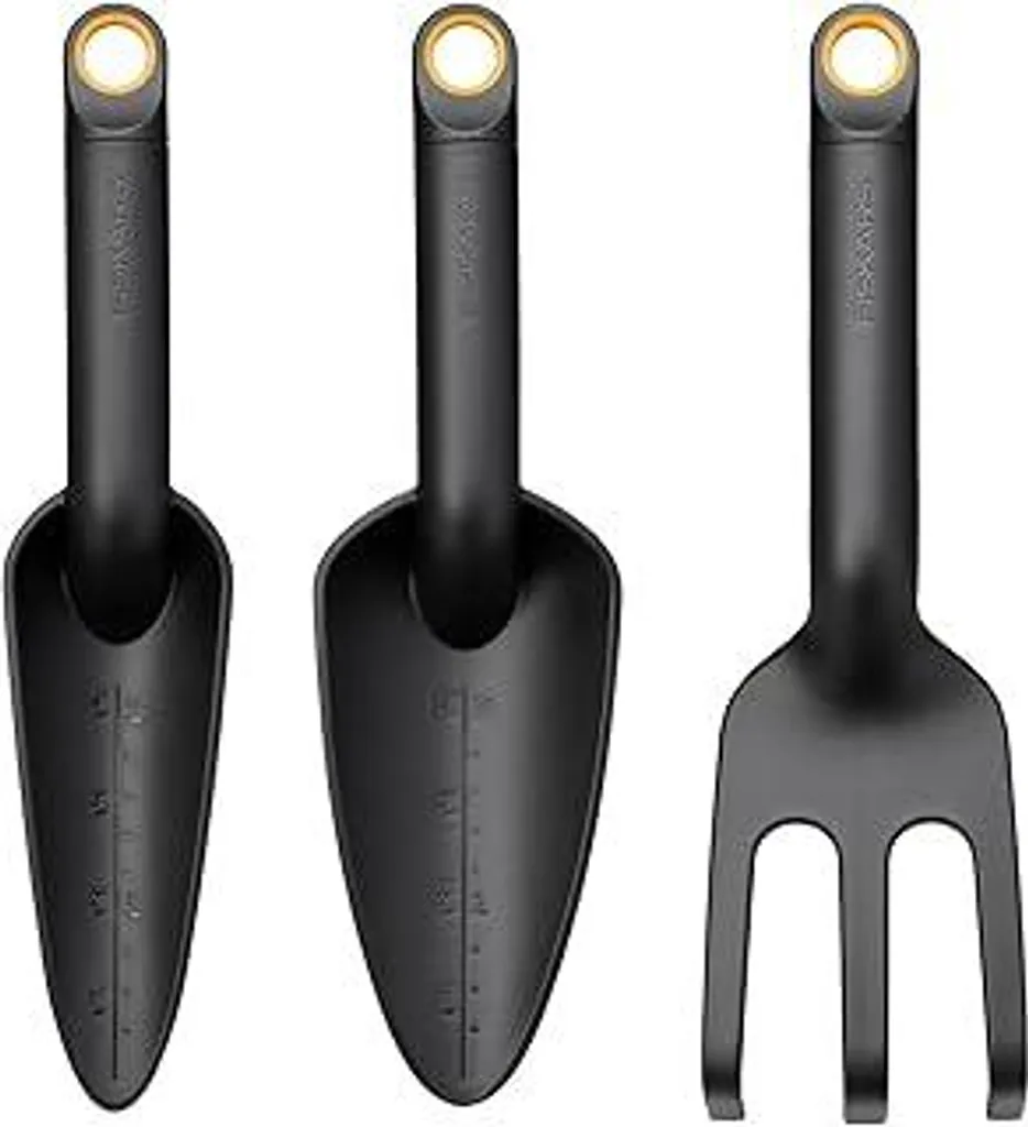 Set di attrezzi da giardino Fiskars, 3 pezzi, rastrello da giardino, paletta da giardino e paletta da piantagione, 65% plastica FiberComp riciclata con fibra di vetro, nero/arancione, solido, 1076379