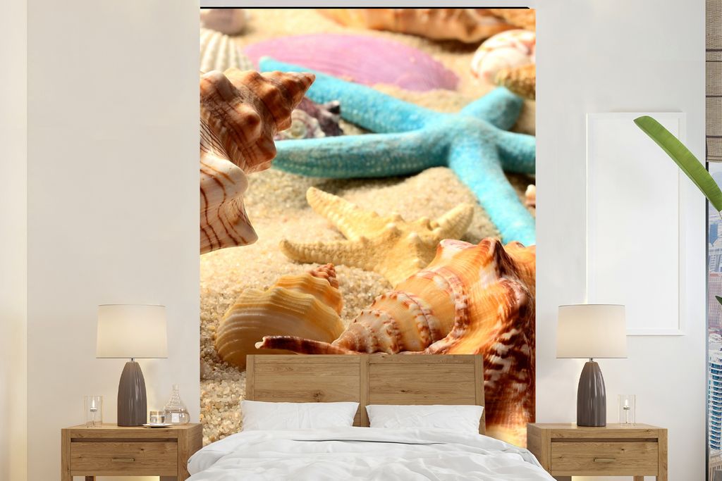 MuchoWow Fototapete für Wohnzimmer oder Schlafzimmer Wandtapete Vinyl Motivtapete Seesterne - Muscheln - Sand - Strand - 145x220 cm - Wanddekora...