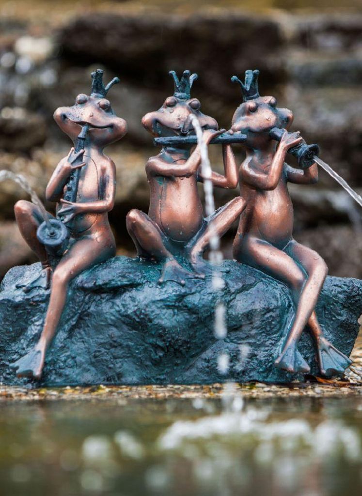 Heissner Teichfigur mit Speierfunktion Frosch-Kapelle 39 x Produktbild 