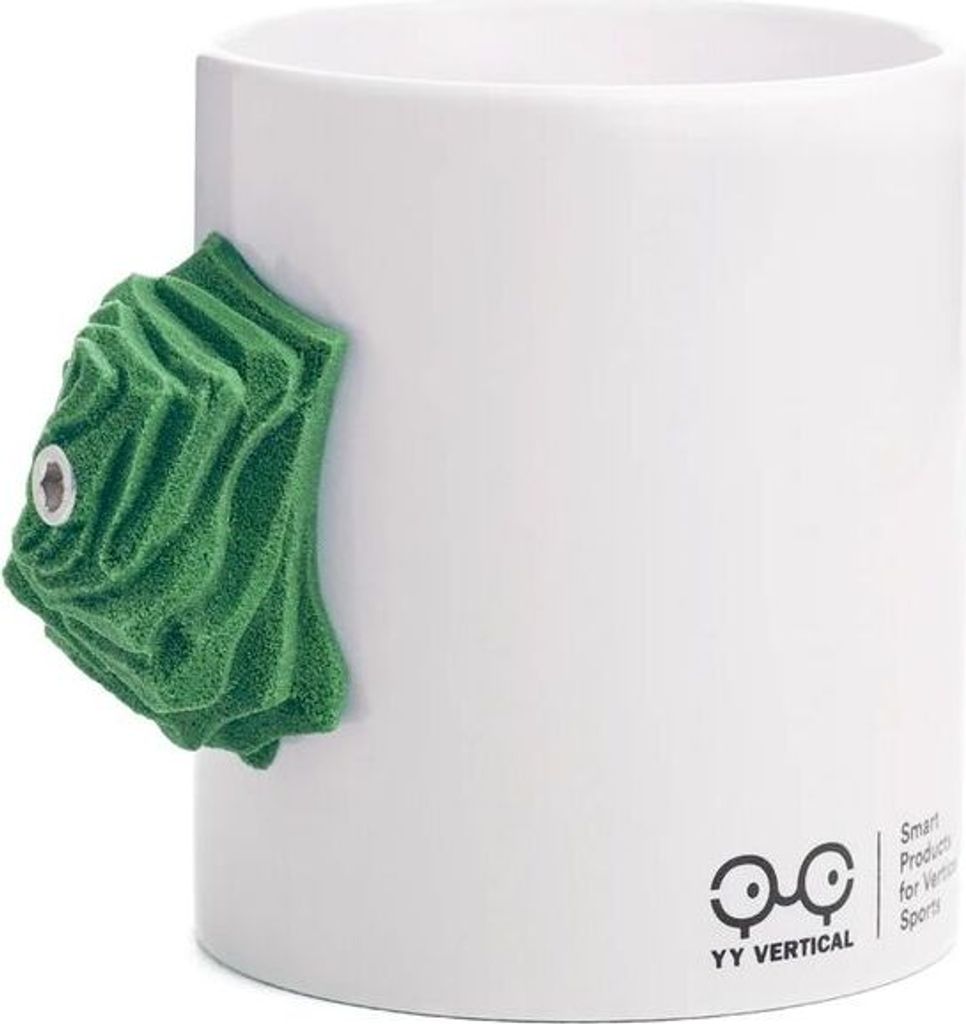 Weißer Becher mit grünem Klettergriff von YY Vertical; ideal als Geschenk für Kletterfreunde.